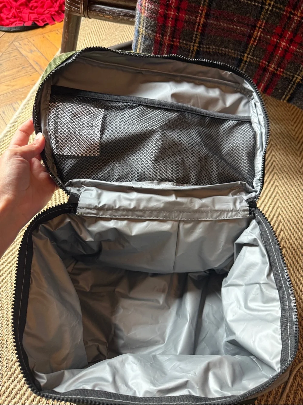 Roverlund Out-of-Office Insulated Pet Food Travel Carry Case – Camo/Magenta